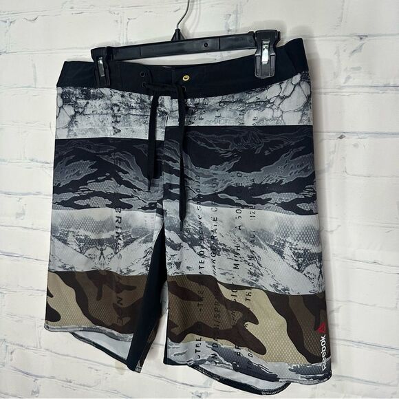 Reebok medium men’s shorts - Picture 2 of 6